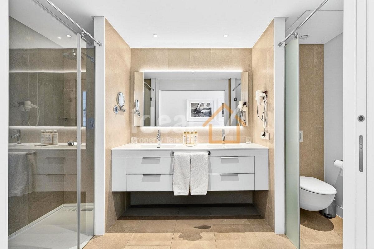 3 chambre Appartement à vendre à Guia de Isora avec piscine garage - 1 690 000 € (Ref: 9866453)