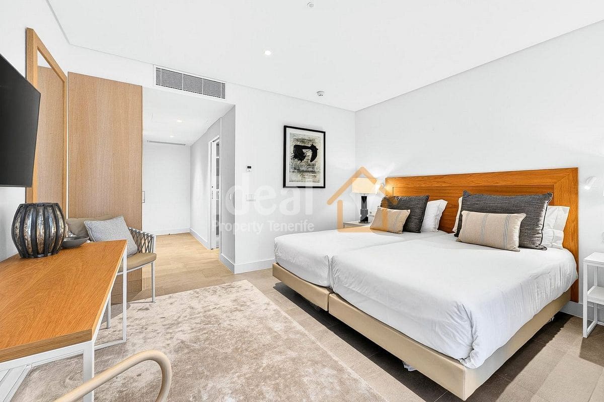 3 chambre Appartement à vendre à Guia de Isora avec piscine garage - 1 690 000 € (Ref: 9866453)
