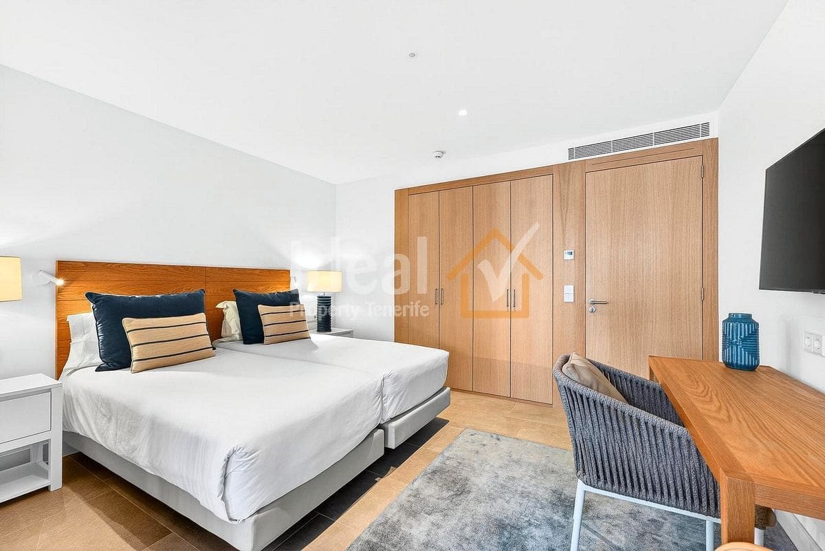 3 chambre Appartement à vendre à Guia de Isora avec piscine garage - 1 690 000 € (Ref: 9866453)