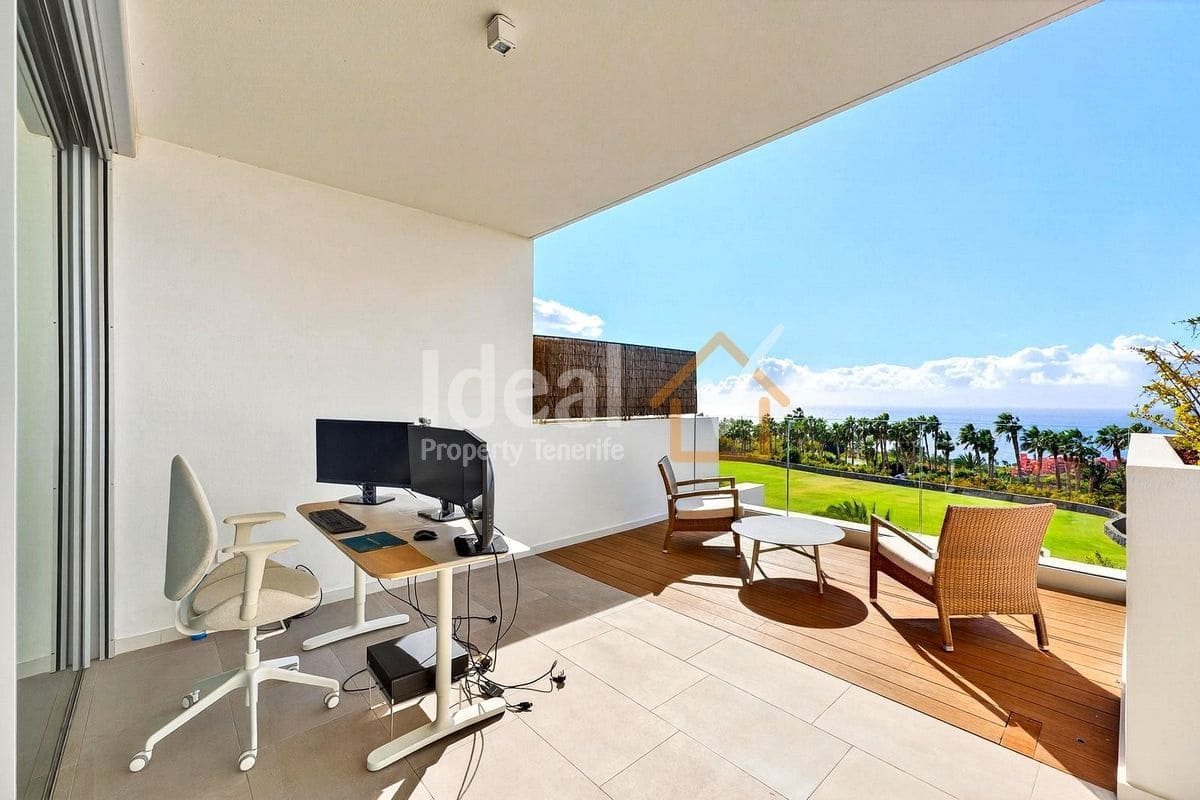 3 chambre Appartement à vendre à Guia de Isora avec piscine garage - 1 690 000 € (Ref: 9866453)