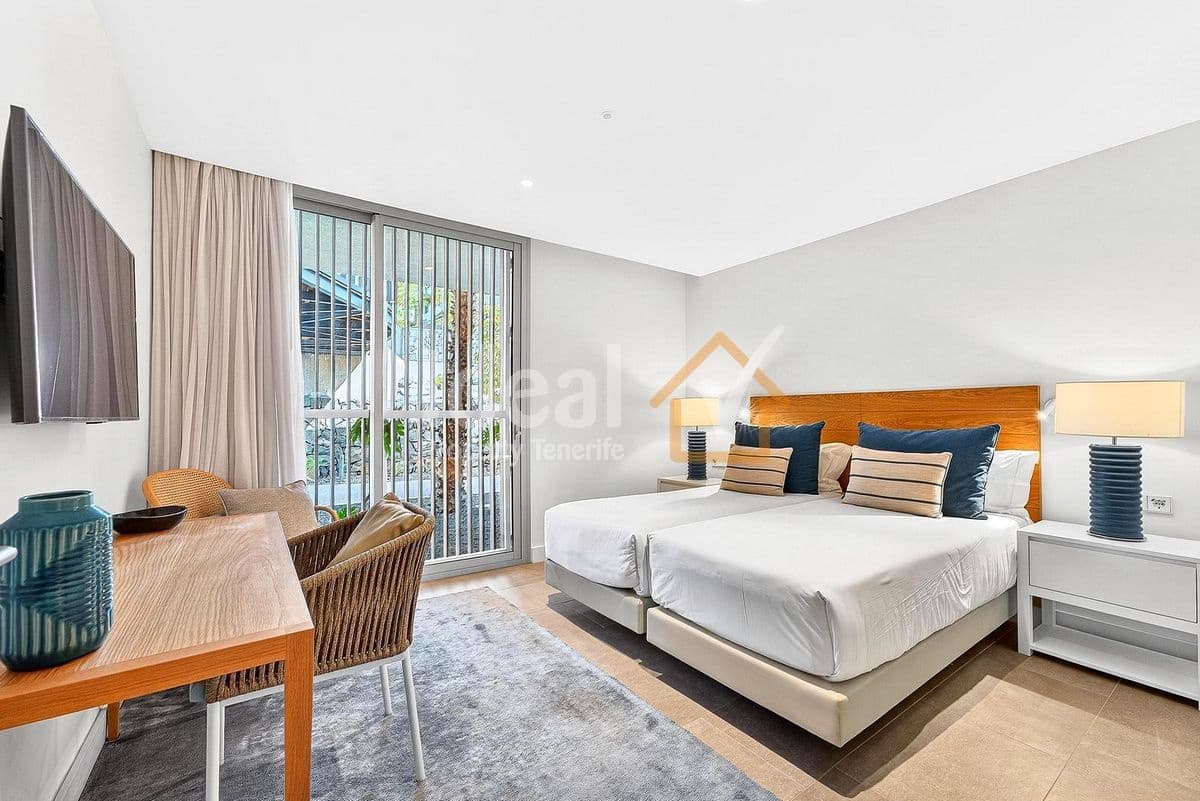 3 chambre Appartement à vendre à Guia de Isora avec piscine garage - 1 690 000 € (Ref: 9866453)