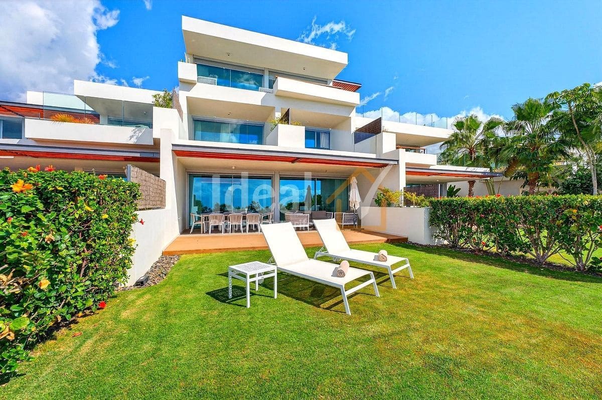3 chambre Appartement à vendre à Guia de Isora avec piscine garage - 1 690 000 € (Ref: 9866453)