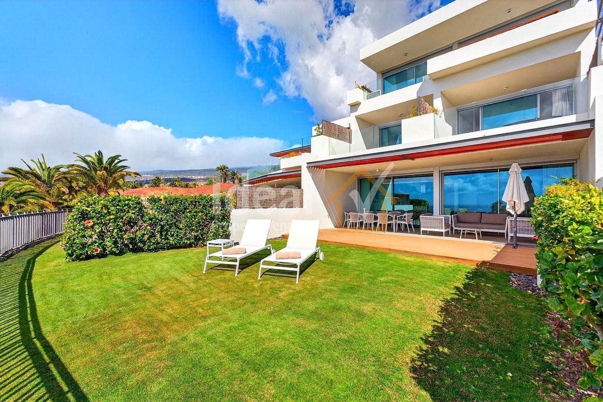 3 chambre Appartement à vendre à Guia de Isora avec piscine garage - 1 690 000 € (Ref: 9866453)