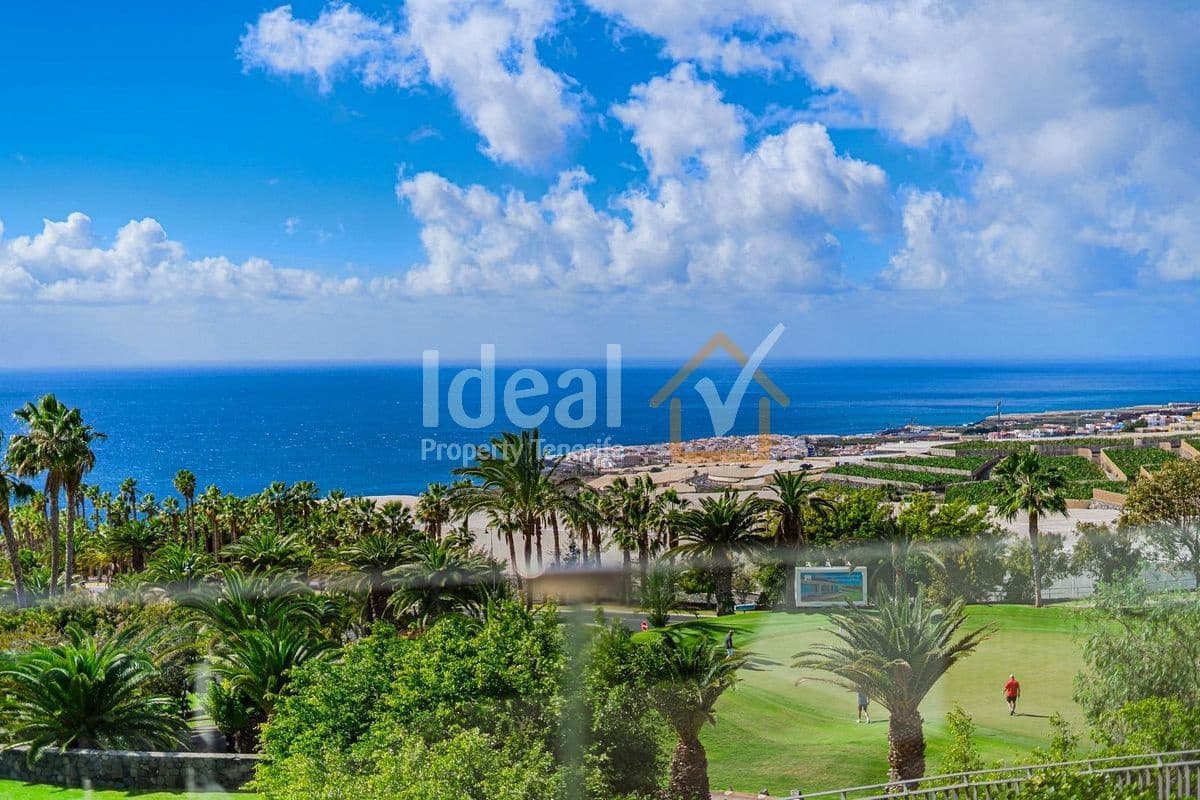 3 chambre Appartement à vendre à Guia de Isora avec piscine garage - 1 690 000 € (Ref: 9866453)