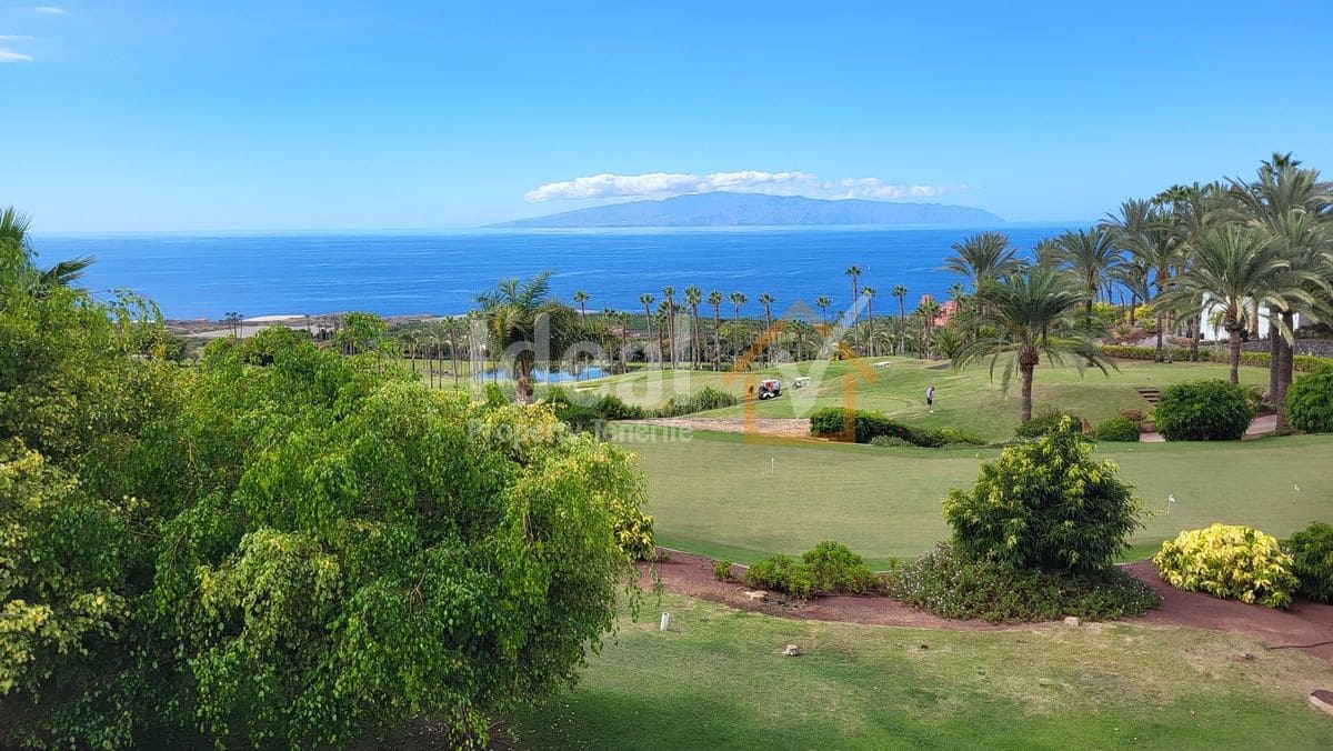 3 chambre Appartement à vendre à Guia de Isora avec piscine garage - 1 690 000 € (Ref: 9866453)