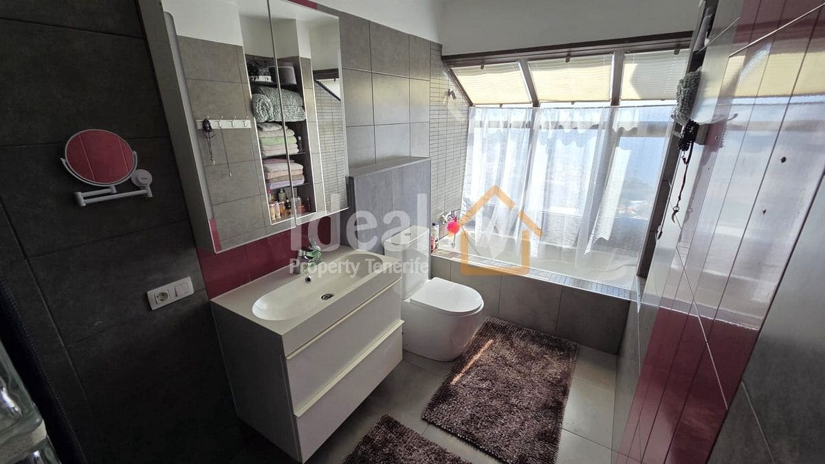 2 sypialnia Dom blizniak na sprzedaż w Los Gigantes z basenem garażem - 495 000 € (Ref: 9893685)