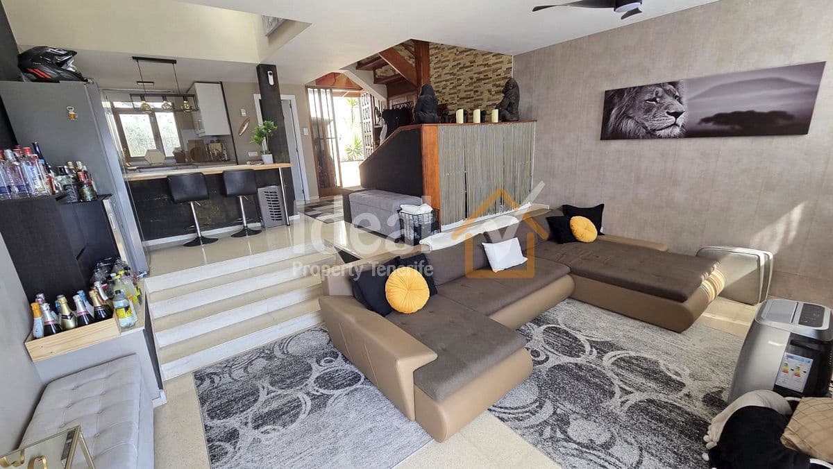 2 sypialnia Dom blizniak na sprzedaż w Los Gigantes z basenem garażem - 495 000 € (Ref: 9893685)