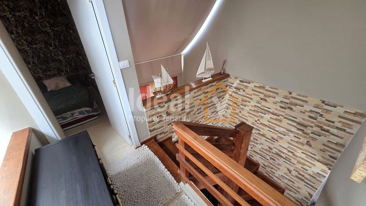 2 sypialnia Dom blizniak na sprzedaż w Los Gigantes z basenem garażem - 495 000 € (Ref: 9893685)
