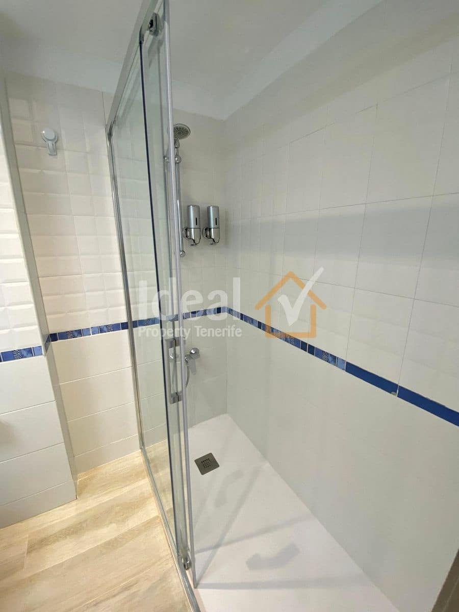 Apartamento de 2 habitaciones en Los Cristianos en venta con piscina - 490.000 € (Ref: 9895729)