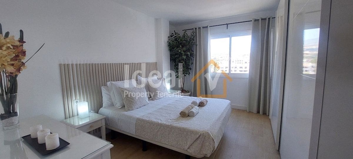 Apartamento de 2 habitaciones en Los Cristianos en venta con piscina - 490.000 € (Ref: 9895729)