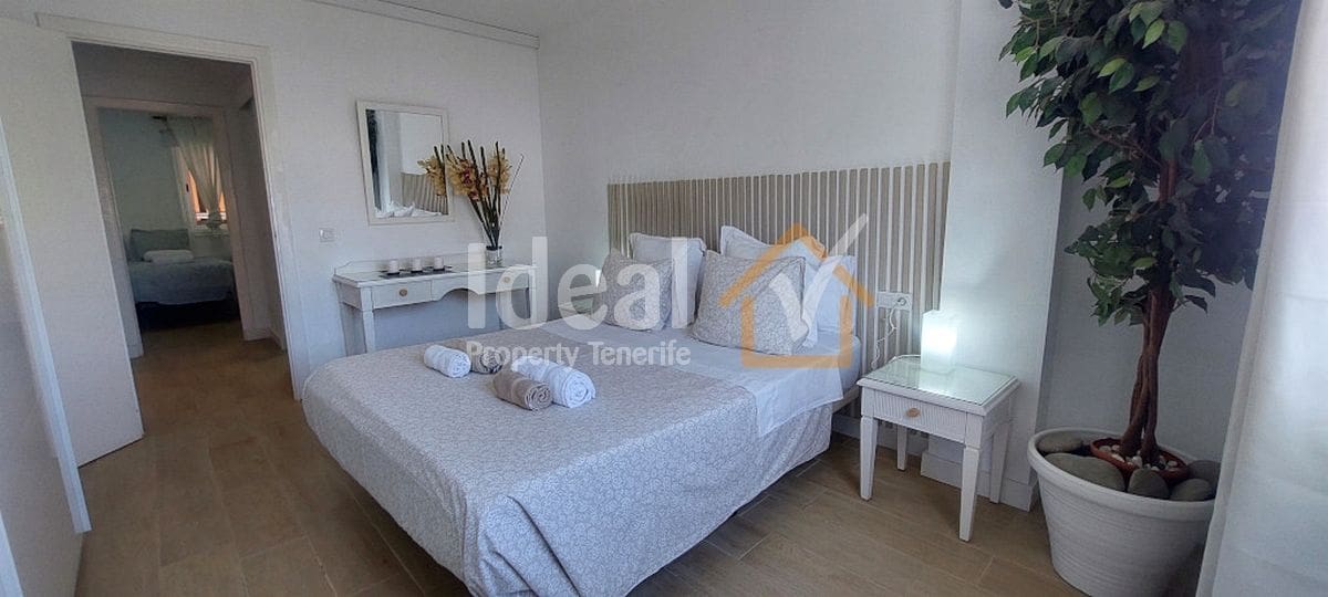 Apartamento de 2 habitaciones en Los Cristianos en venta con piscina - 490.000 € (Ref: 9895729)