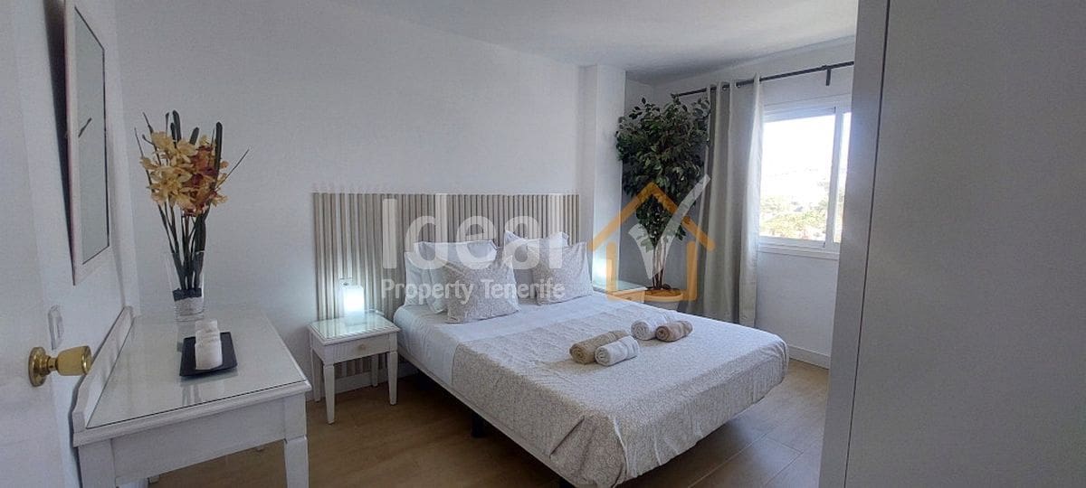 Apartamento de 2 habitaciones en Los Cristianos en venta con piscina - 490.000 € (Ref: 9895729)
