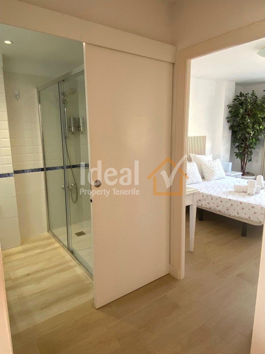 Apartamento de 2 habitaciones en Los Cristianos en venta con piscina - 490.000 € (Ref: 9895729)