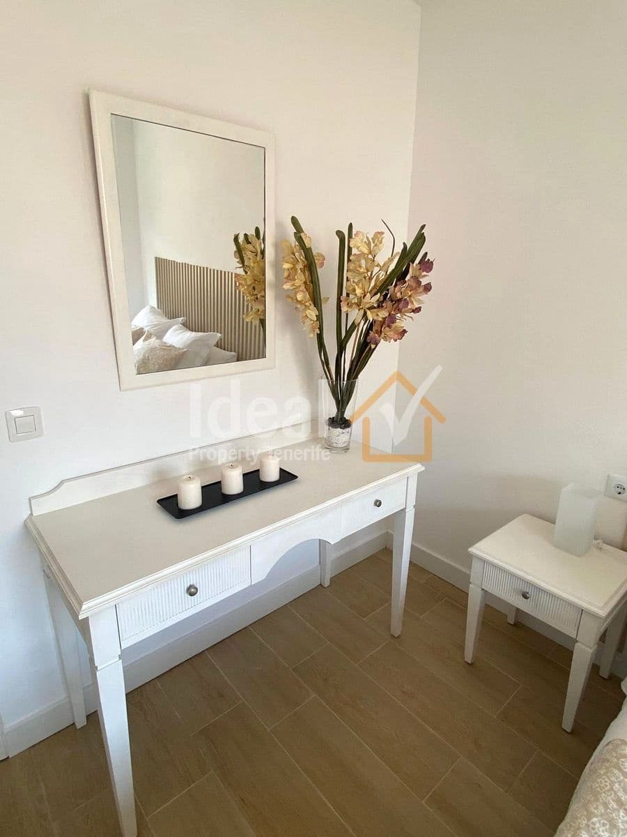 Apartamento de 2 habitaciones en Los Cristianos en venta con piscina - 490.000 € (Ref: 9895729)