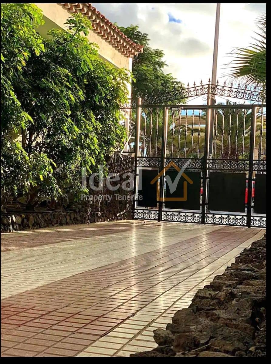 Apartamento de 2 habitaciones en Los Cristianos en venta con piscina - 490.000 € (Ref: 9895729)