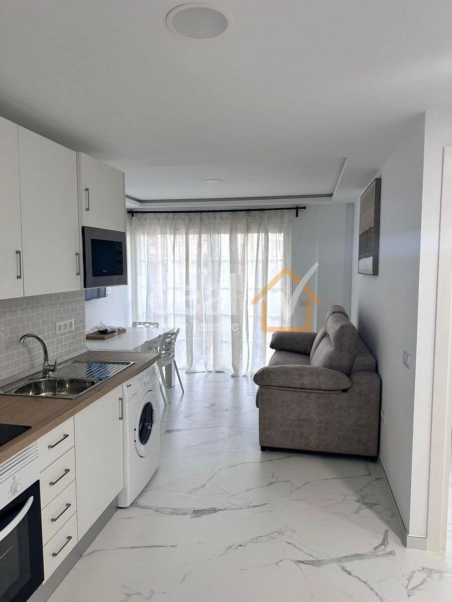 Apartamento de 2 habitaciones en Los Cristianos en venta con piscina - 330.000 € (Ref: 9902788)