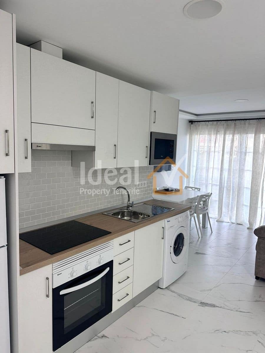 Apartamento de 2 habitaciones en Los Cristianos en venta con piscina - 330.000 € (Ref: 9902788)