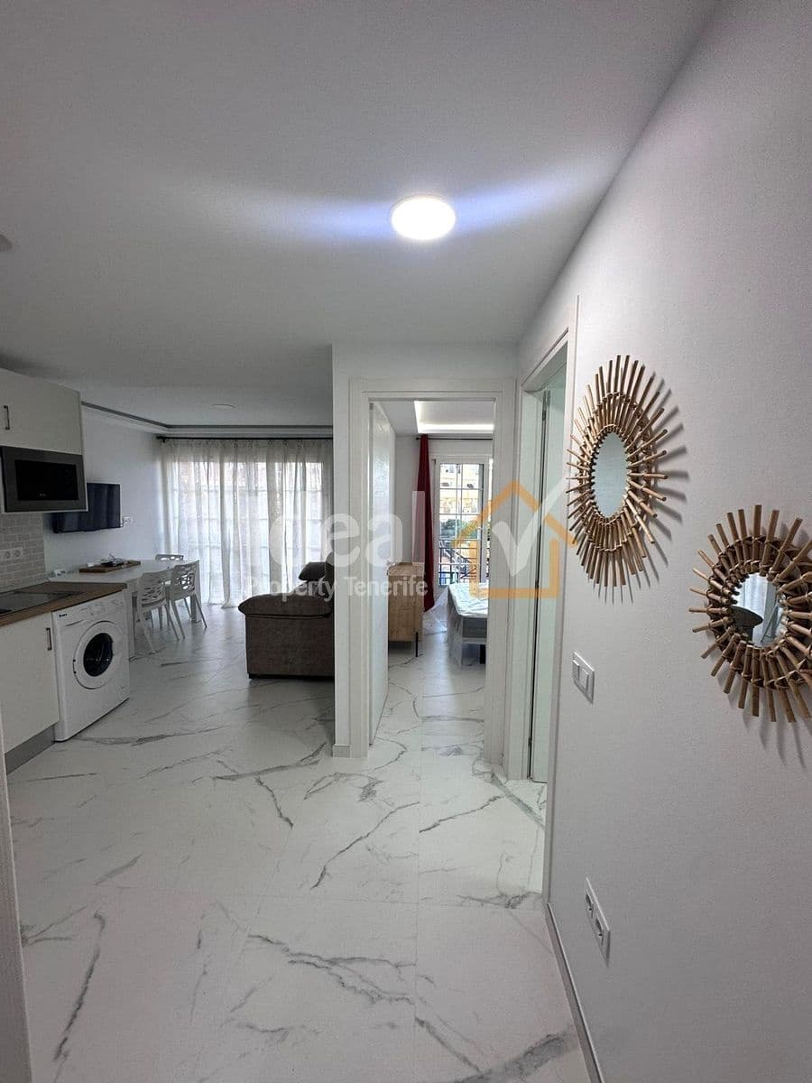 Apartamento de 2 habitaciones en Los Cristianos en venta con piscina - 330.000 € (Ref: 9902788)