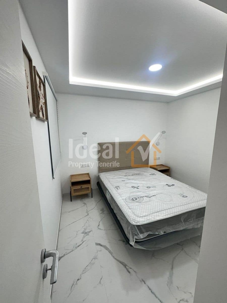 Apartamento de 2 habitaciones en Los Cristianos en venta con piscina - 330.000 € (Ref: 9902788)