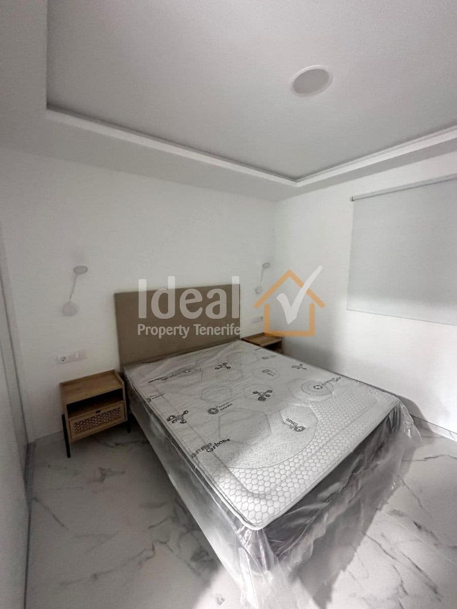 Apartamento de 2 habitaciones en Los Cristianos en venta con piscina - 330.000 € (Ref: 9902788)