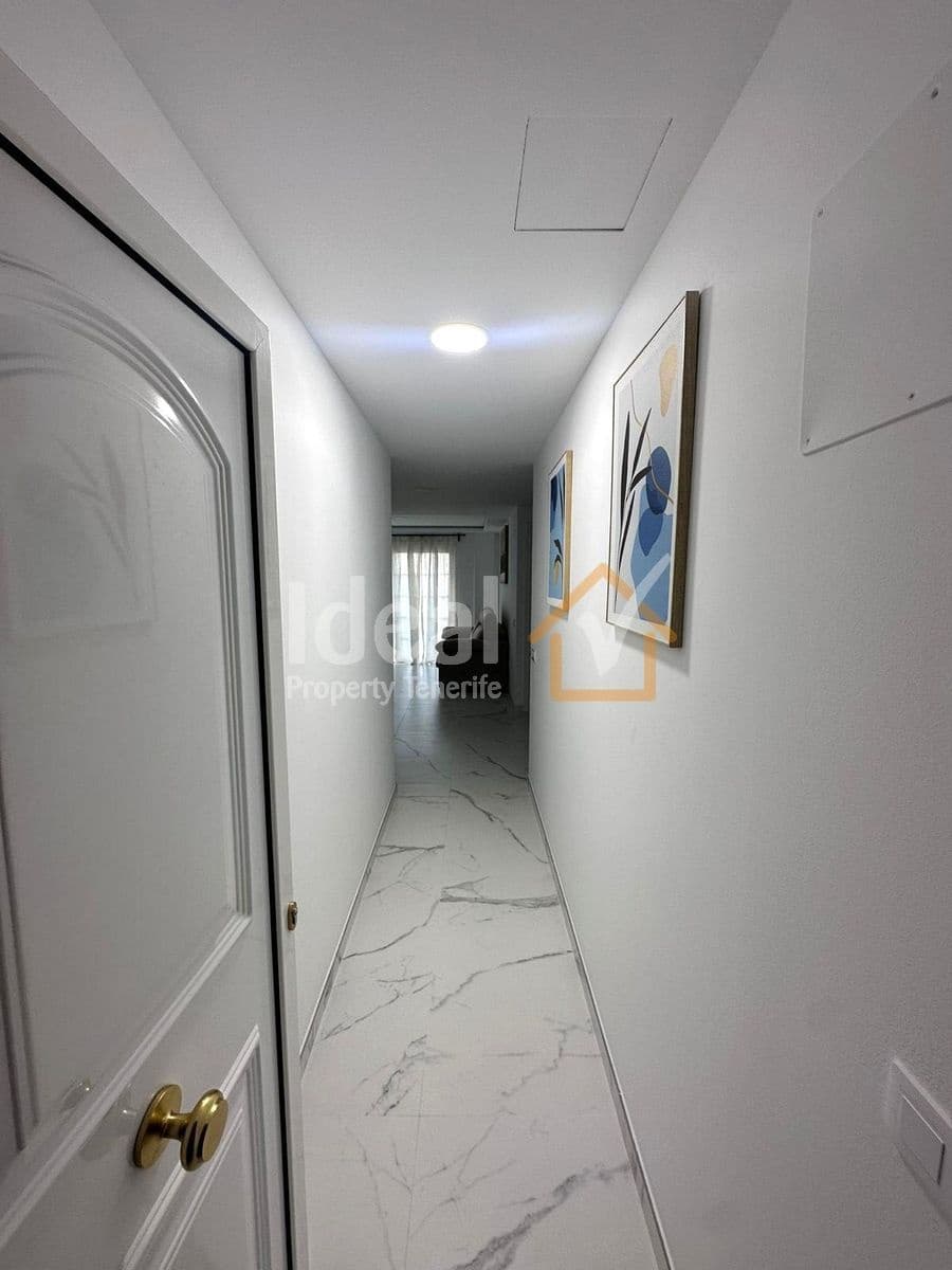 Apartamento de 2 habitaciones en Los Cristianos en venta con piscina - 330.000 € (Ref: 9902788)
