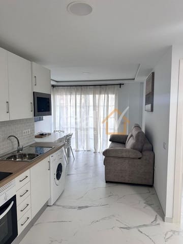 Apartamento de 2 habitaciones en Los Cristianos, Arona en venta con piscina - 330.000 € (Ref: 9902788)