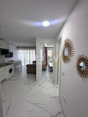 Apartamento de 2 habitaciones en Los Cristianos, Arona en venta con piscina - 330.000 € (Ref: 9902788)