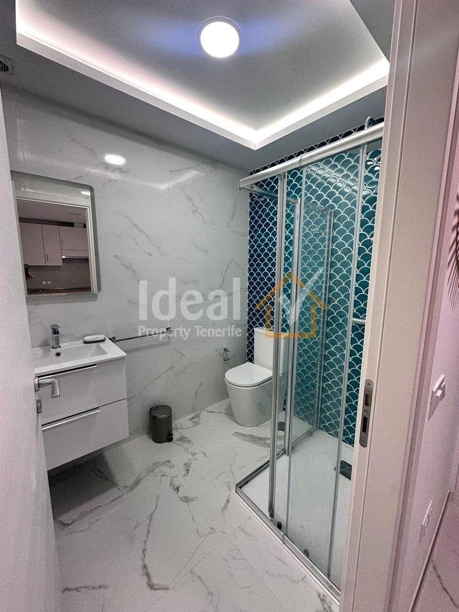 Apartamento de 2 habitaciones en Los Cristianos en venta con piscina - 330.000 € (Ref: 9902788)