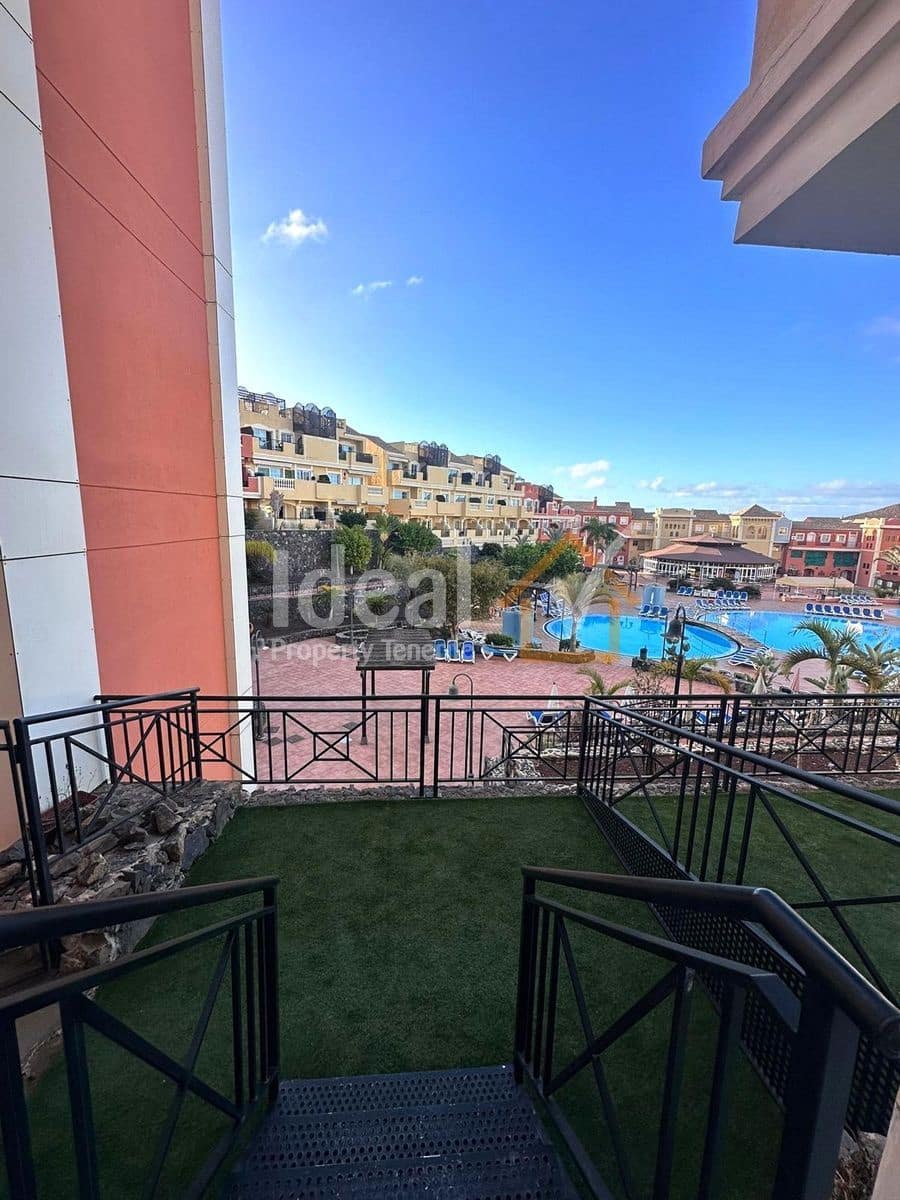 Apartamento de 2 habitaciones en Los Cristianos en venta con piscina - 330.000 € (Ref: 9902788)