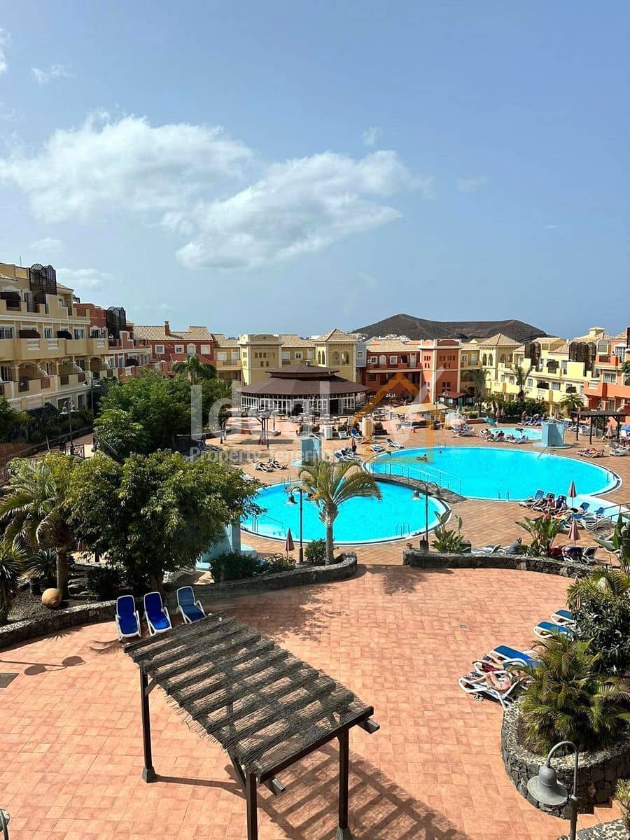 Apartamento de 2 habitaciones en Los Cristianos en venta con piscina - 330.000 € (Ref: 9902788)
