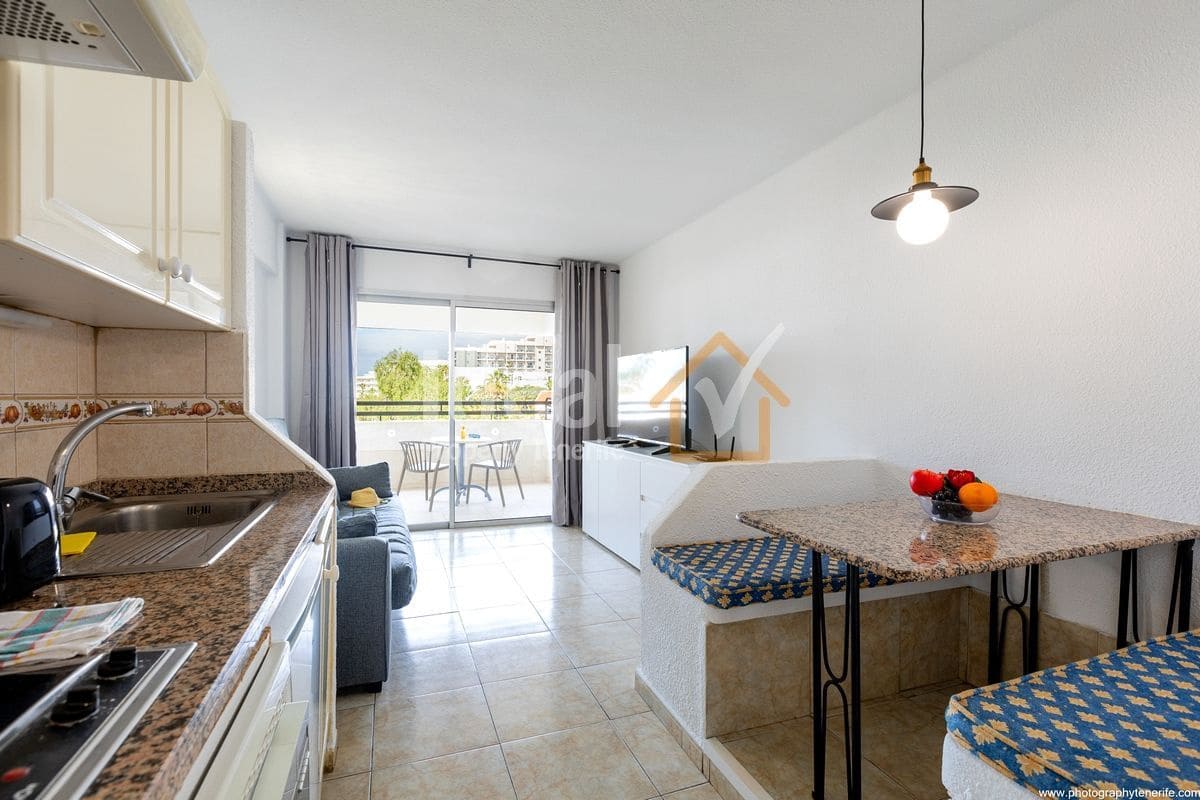 Studio zu verkaufen in Costa Adeje mit Pool - 210.000 € (Ref: 9923187)