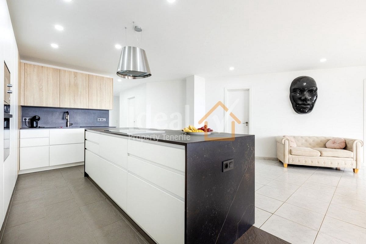 3 bedroom Apartment for sale in Torviscas with pool garage - € 715,000 (Ref: 9932794)