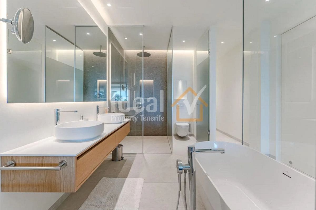 3 soveværelse Villa til salg i Costa Adeje med swimmingpool garage - € 3.810.000 (Ref: 9996598)