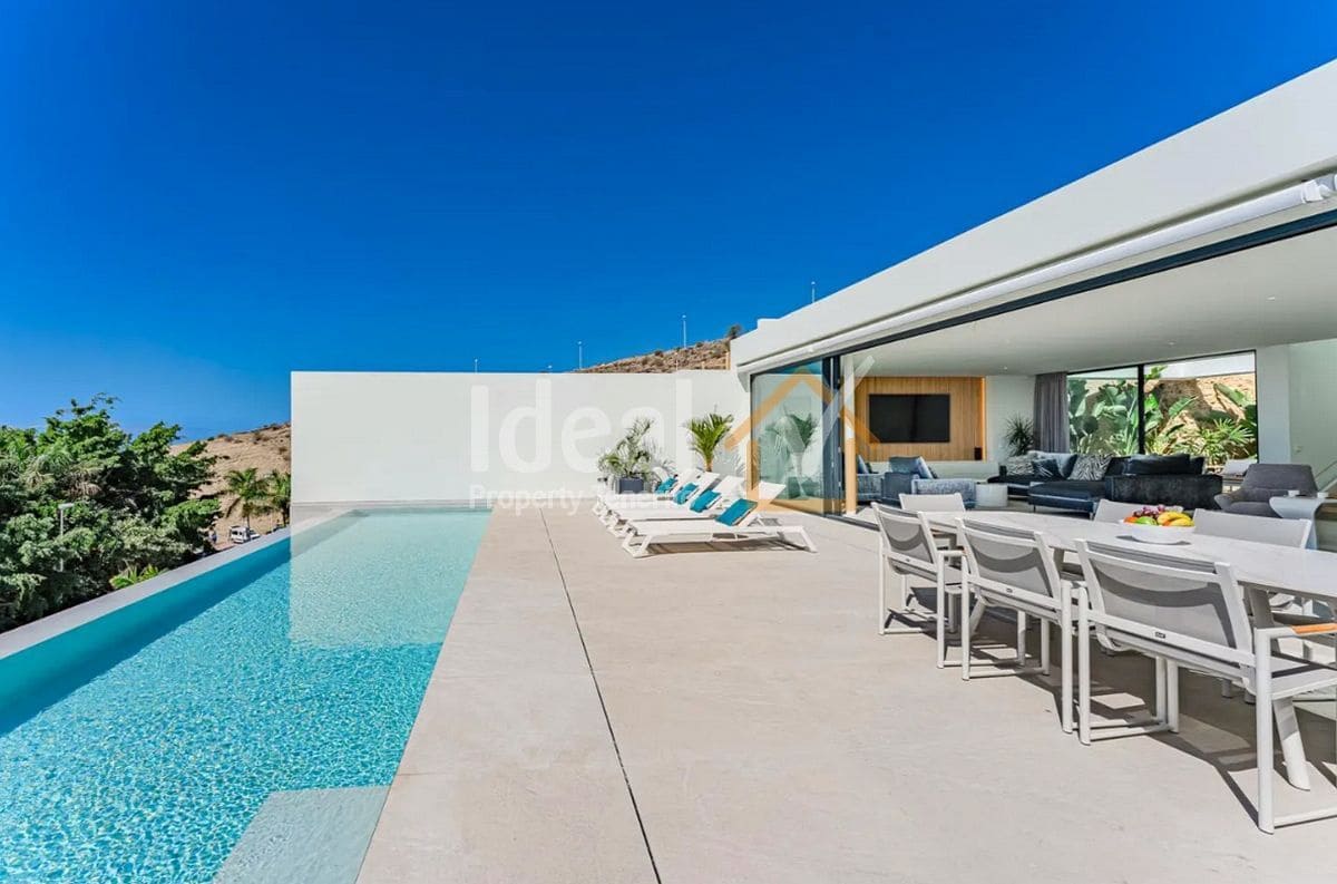 3 soveværelse Villa til salg i Costa Adeje med swimmingpool garage - € 3.810.000 (Ref: 9996598)