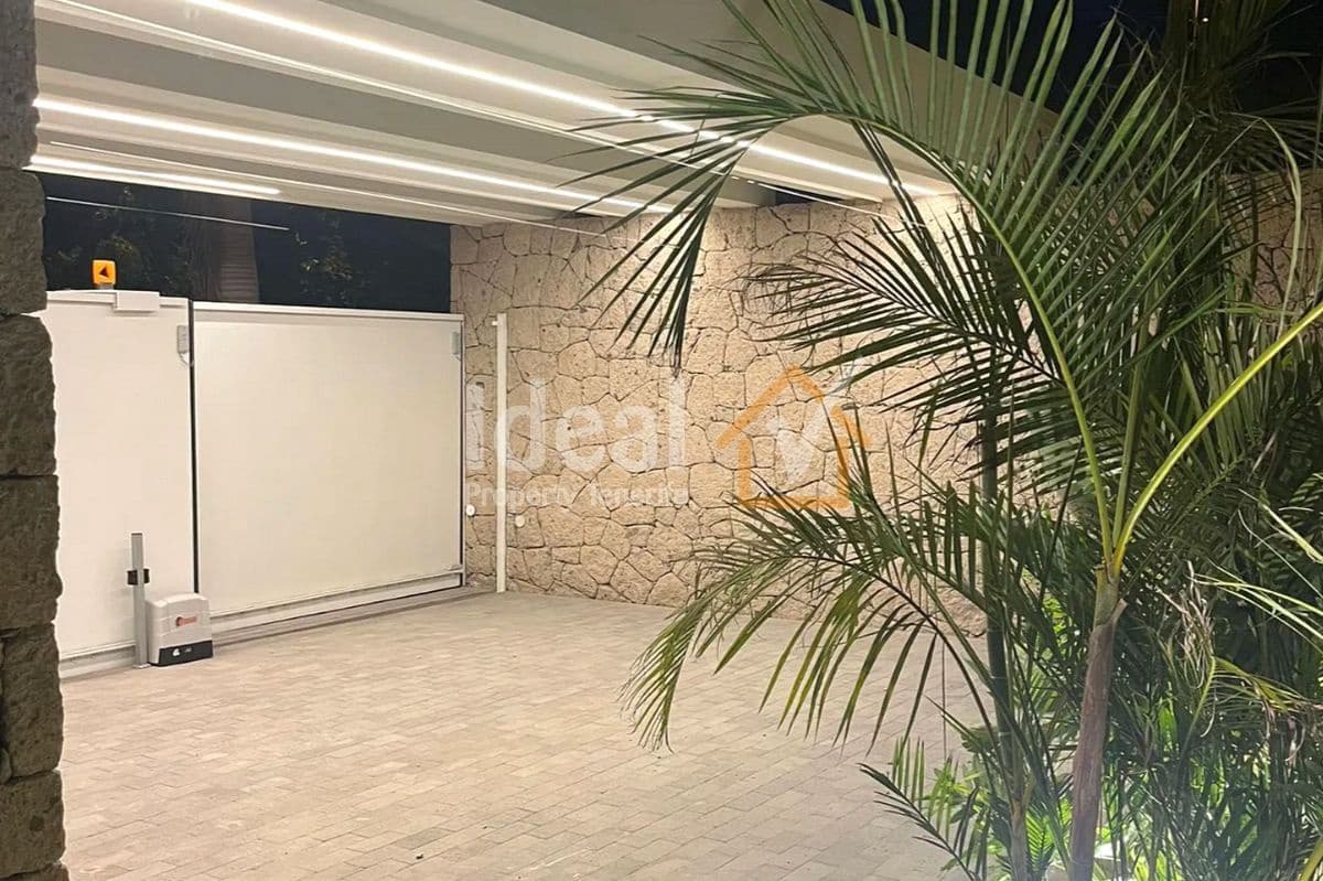 3 soveværelse Villa til salg i Costa Adeje med swimmingpool garage - € 3.810.000 (Ref: 9996598)
