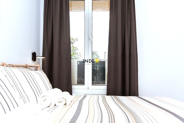   2 soveværelse   ferieLejlighed i Barcelona by   - € 1.490 (Ref: 4839794)