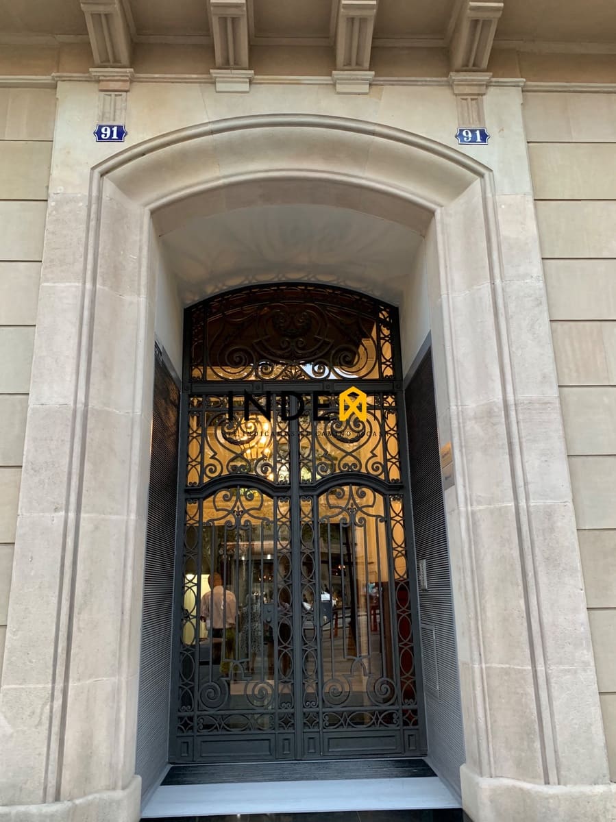 4 slaapkamer Flat te huur in Barcelona stad - € 8.000 (Ref: 5699876)