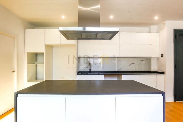 5 sypialnia Willa na sprzedaż w Sant Pere de Ribes z basenem garażem - 1 100 000 € (Ref: 7792546)