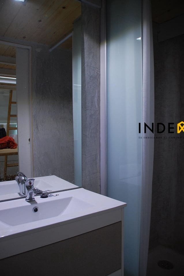 Commercial for rent in Barcelona city - € 1,400 (Ref: 8581691)