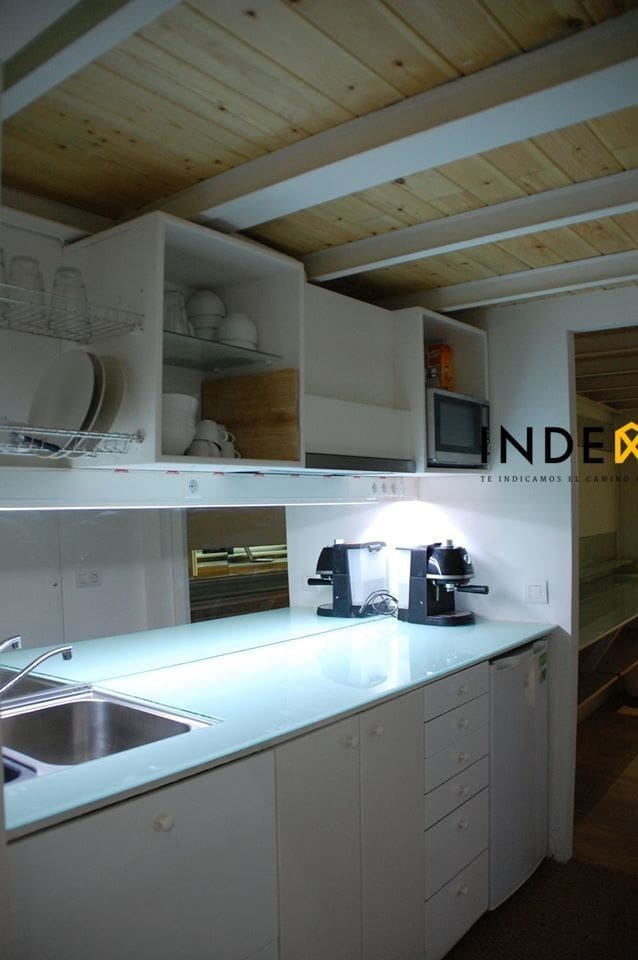 Commercial for rent in Barcelona city - € 1,400 (Ref: 8581691)