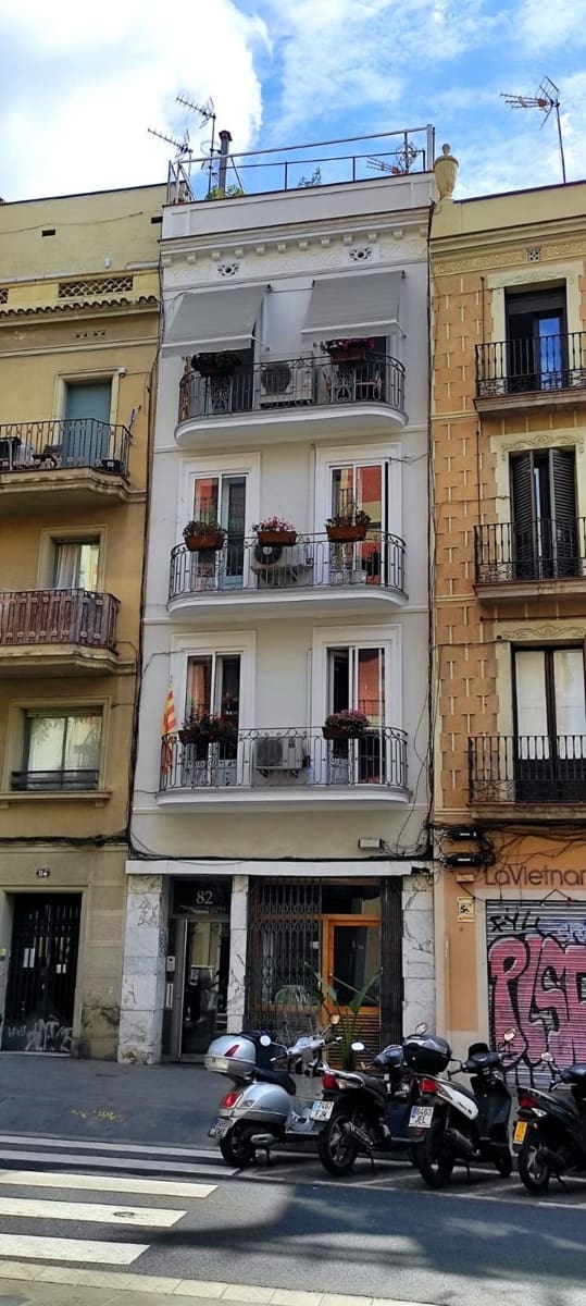 Commercial for rent in Barcelona city - € 1,400 (Ref: 8581691)