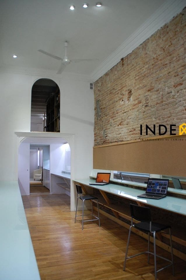 Commercial for rent in Barcelona city - € 1,400 (Ref: 8581691)