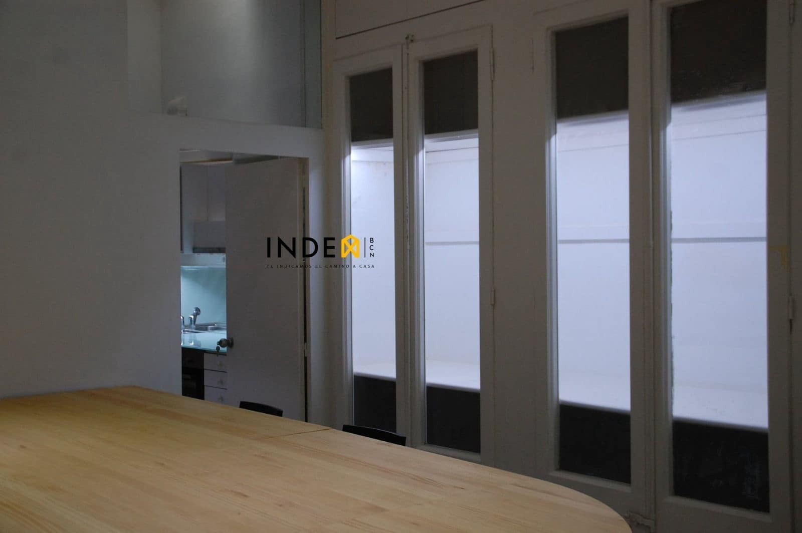 Commercial for rent in Barcelona city - € 1,400 (Ref: 8581691)