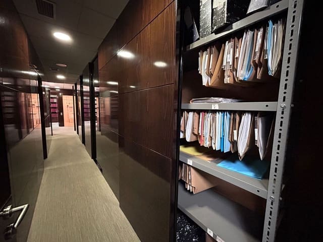 5 soverom Kommersiell til salgs i Barcelona by - € 245 000 (Ref: 8599231)