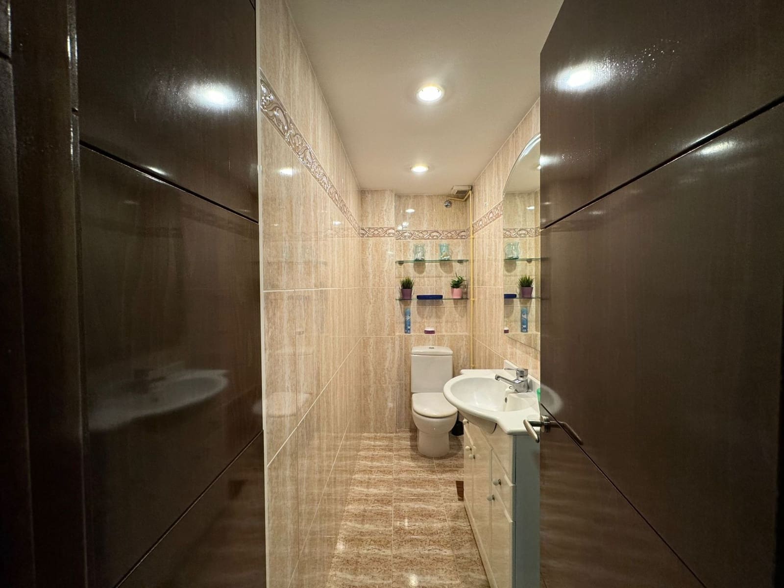 5 soveværelse Erhverv til salg i Barcelona by - € 245.000 (Ref: 8599231)