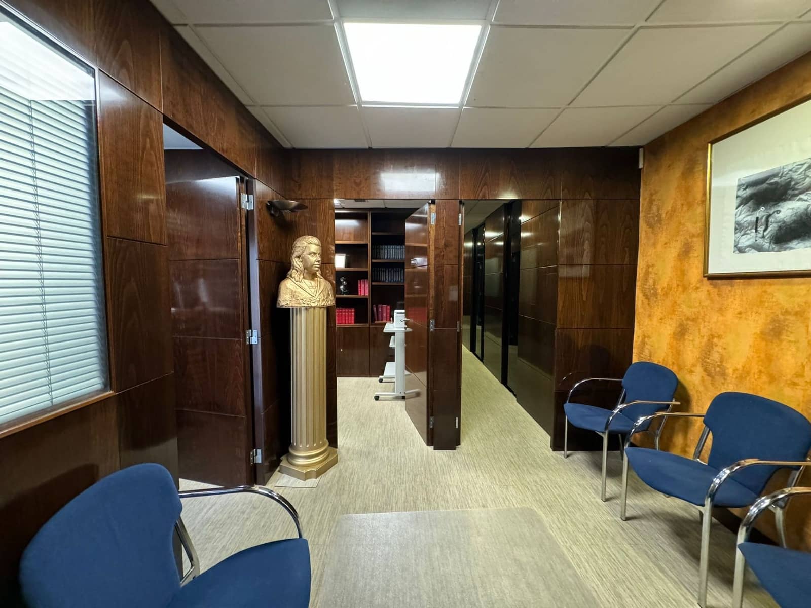 5 soveværelse Erhverv til salg i Barcelona by - € 245.000 (Ref: 8599231)