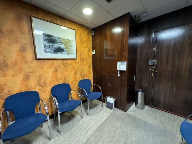 5 soverom Kommersiell til salgs i Barcelona by - € 245 000 (Ref: 8599231)