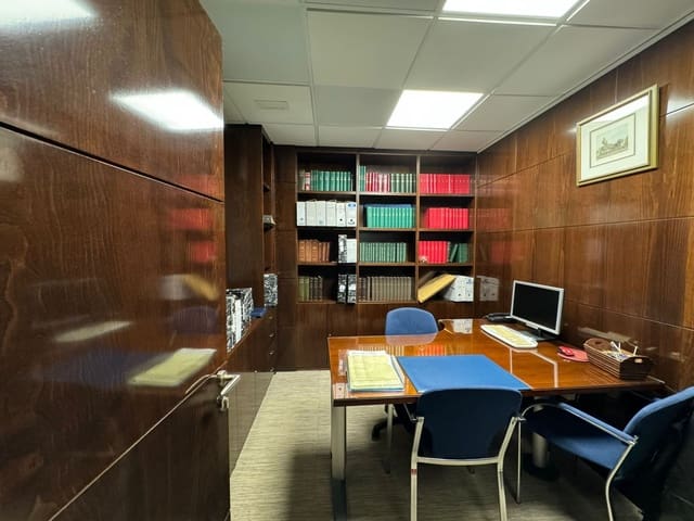 5 soverom Kommersiell til salgs i Barcelona by - € 245 000 (Ref: 8599231)