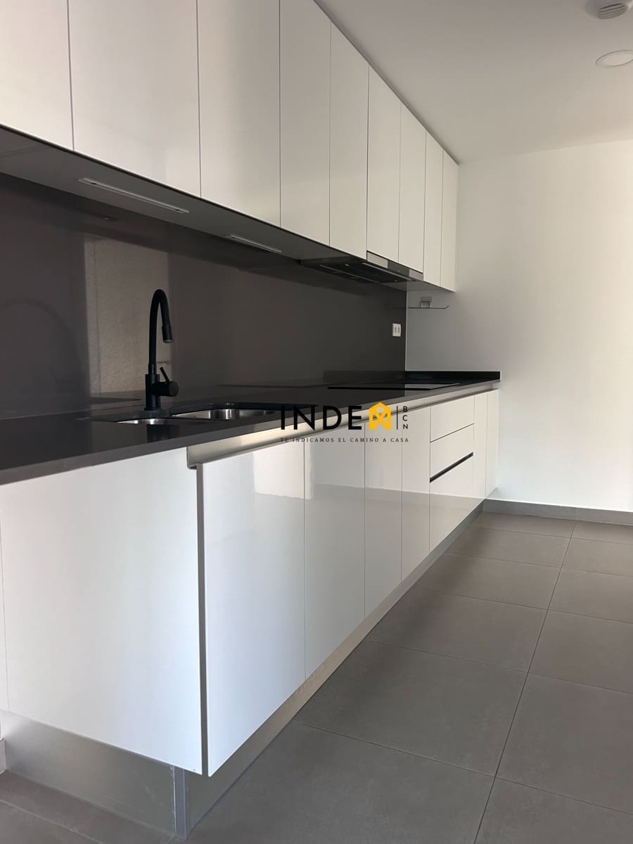 2 slaapkamer Flat te huur in Sitges met zwembad garage - € 2.300 (Ref: 8800709)