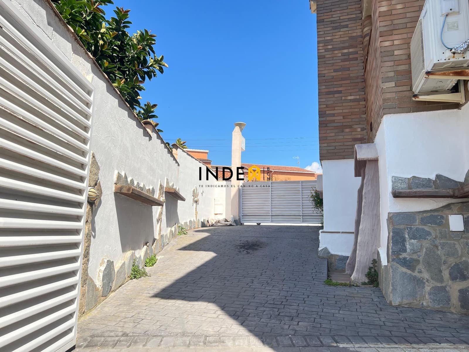 5 bedroom Villa for sale in Roda de Bara with pool garage - € 780,000 (Ref: 8884028)